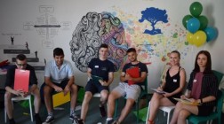 Po vzore úspešných maďarských OK vzdelávacích centier začal svoje pôsobenie ďalší OK Center, tentokrát na Slovensku, v Trnave.