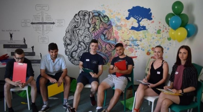 Po vzore úspešných maďarských OK vzdelávacích centier začal svoje pôsobenie ďalší OK Center, tentokrát na Slovensku, v Trnave.